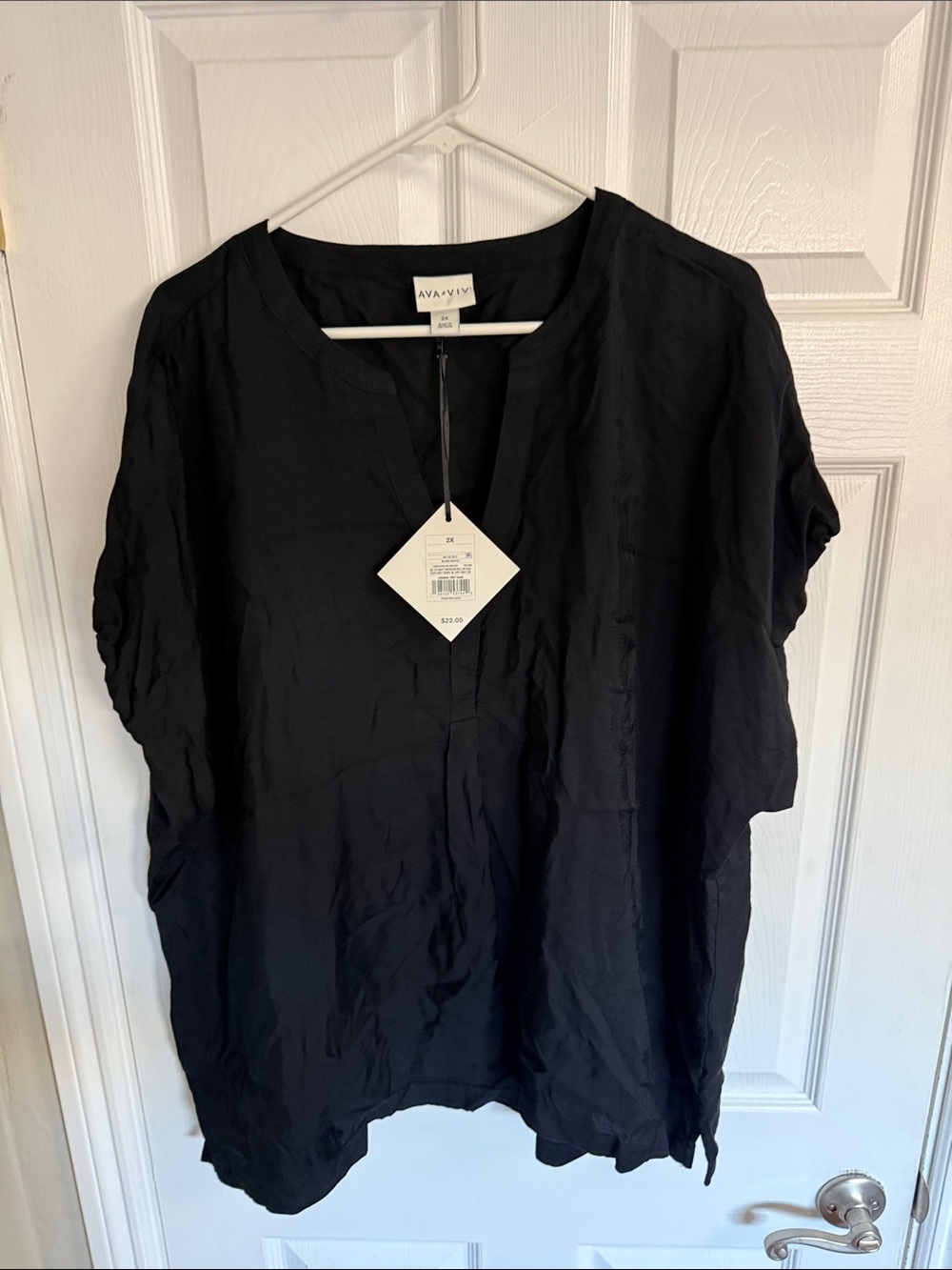 Women’s size 2X Ava & Viv Black Short-Sleeve Split-Neck Tunic